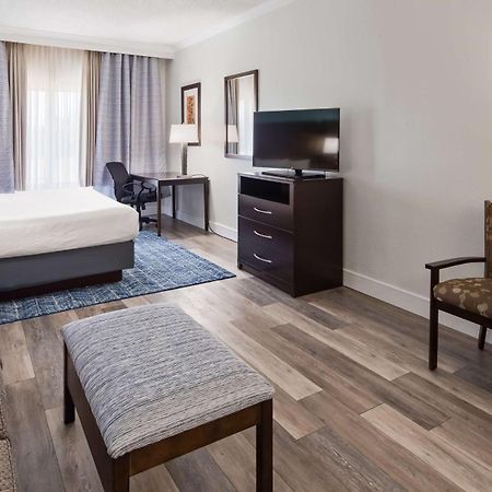 Best Western Plus Ambassador Suites Venice Gardens Exteriör bild