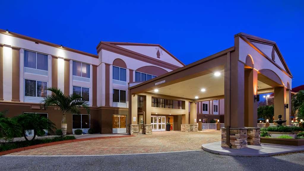 Best Western Plus Ambassador Suites Venice Gardens Exteriör bild
