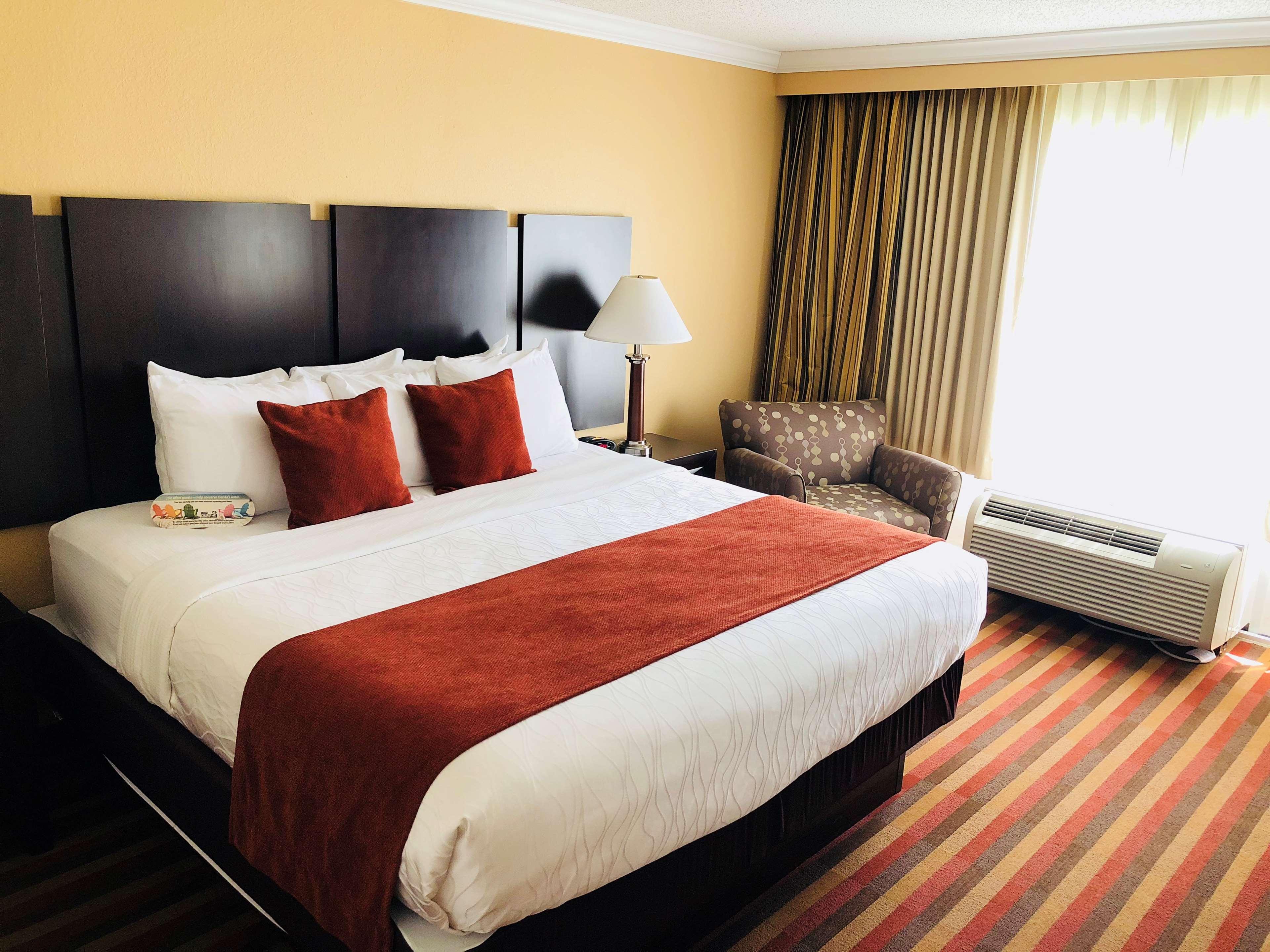 Best Western Plus Ambassador Suites Venice Gardens Exteriör bild