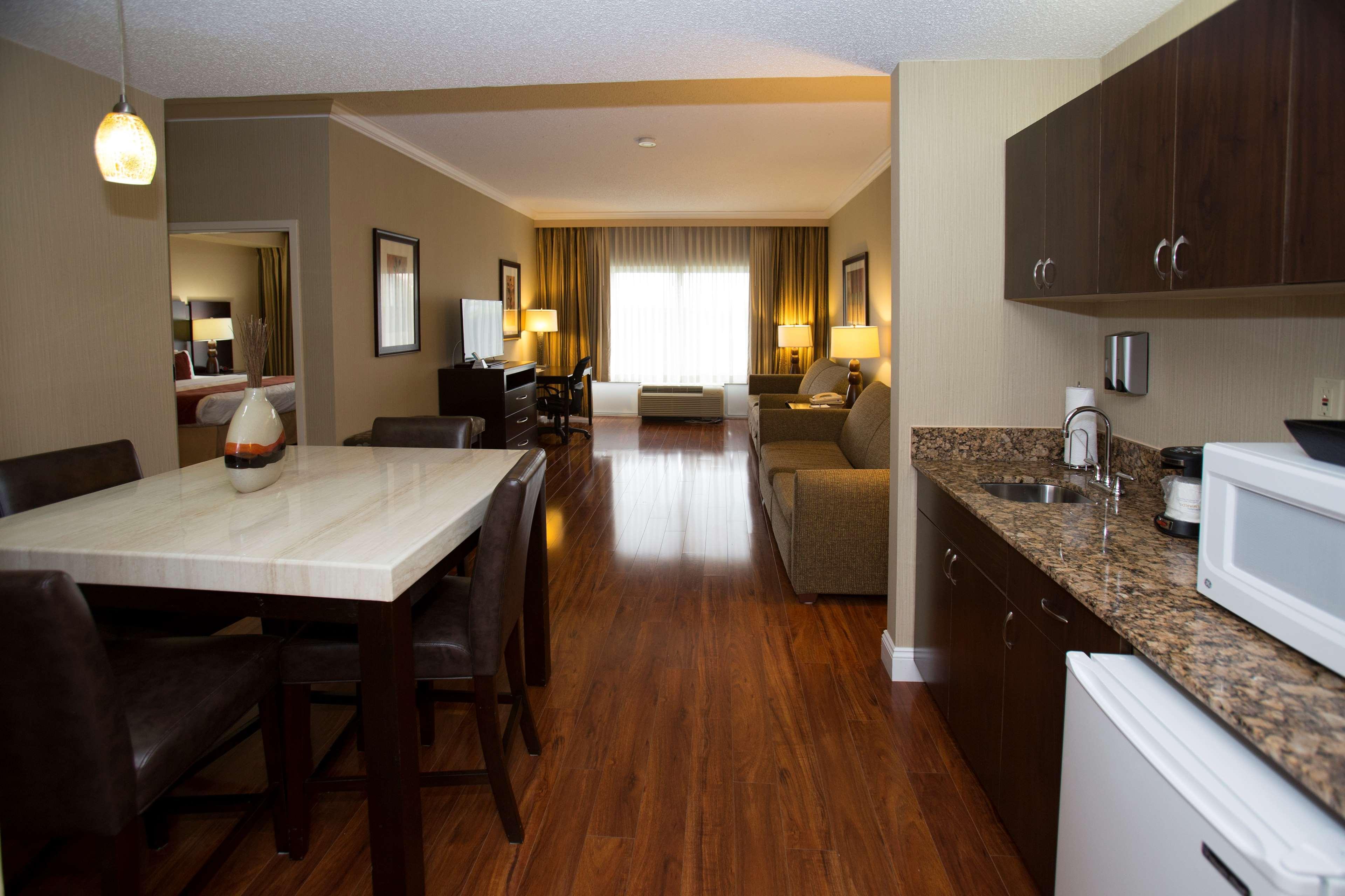Best Western Plus Ambassador Suites Venice Gardens Exteriör bild
