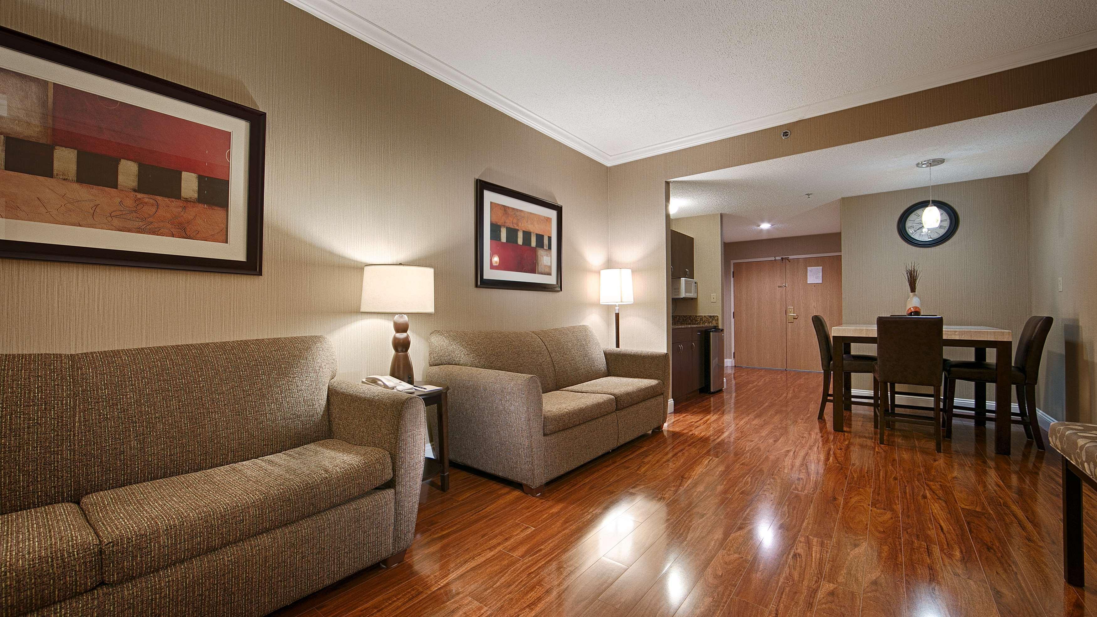 Best Western Plus Ambassador Suites Venice Gardens Exteriör bild