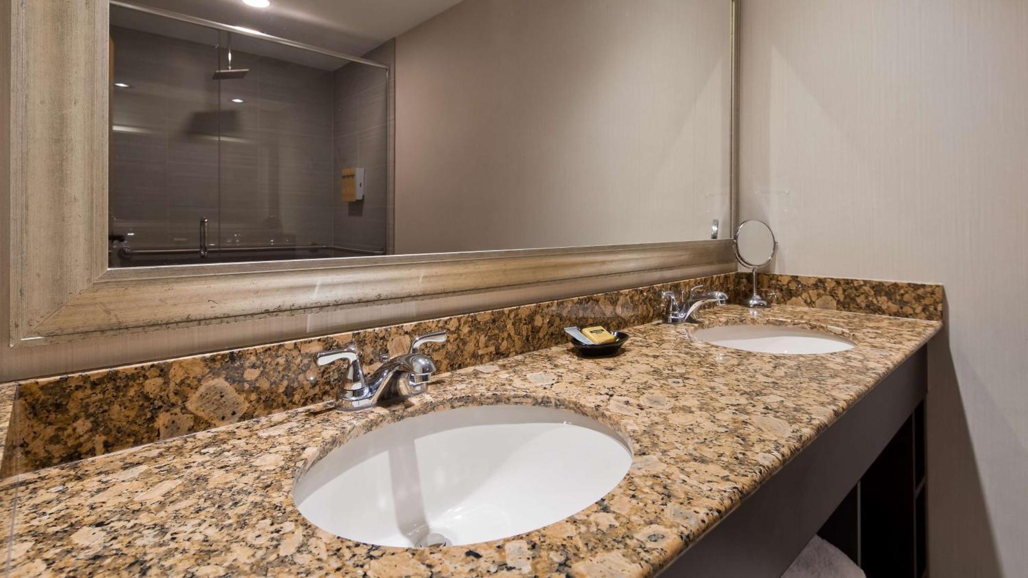 Best Western Plus Ambassador Suites Venice Gardens Exteriör bild