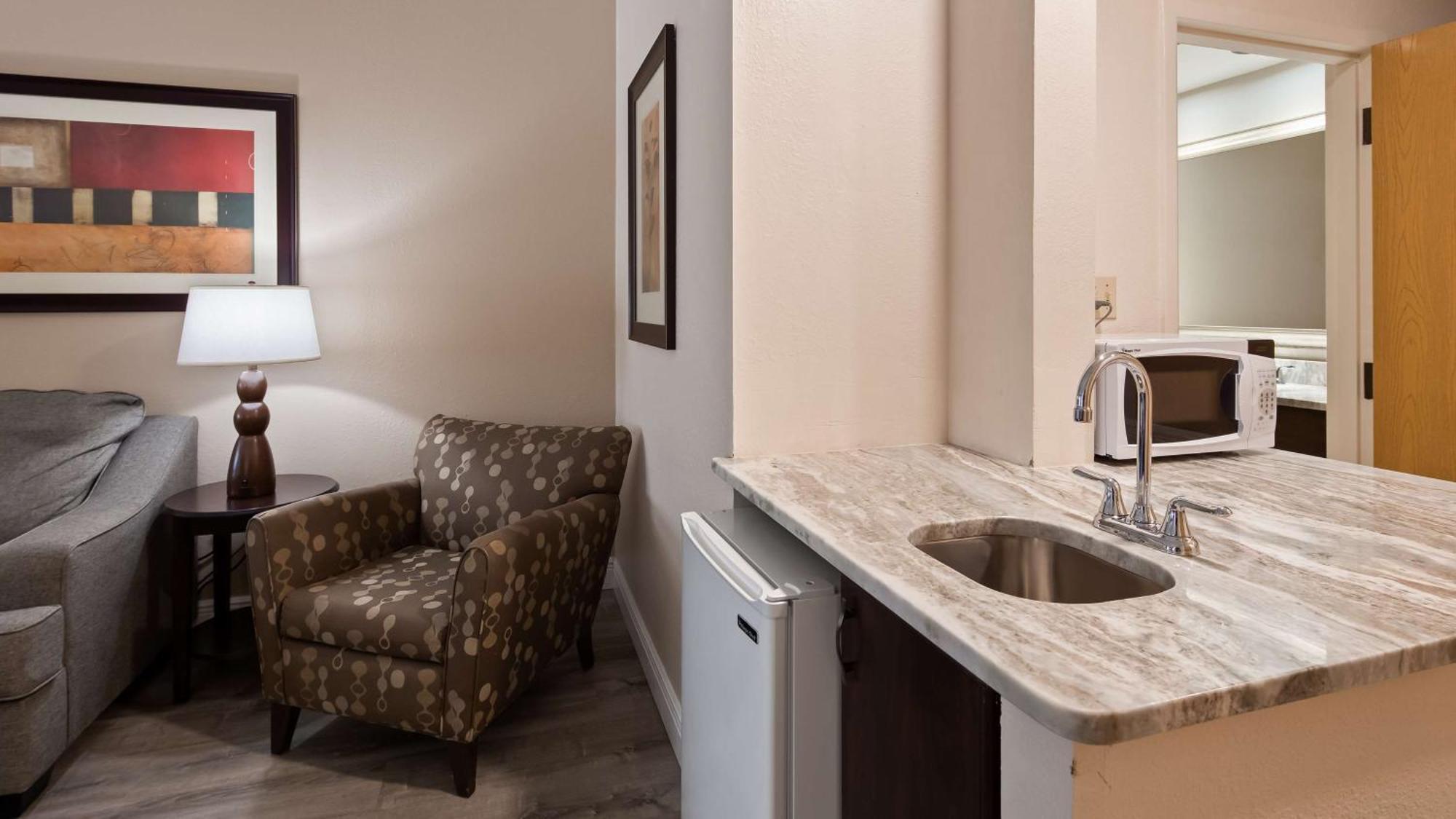 Best Western Plus Ambassador Suites Venice Gardens Exteriör bild