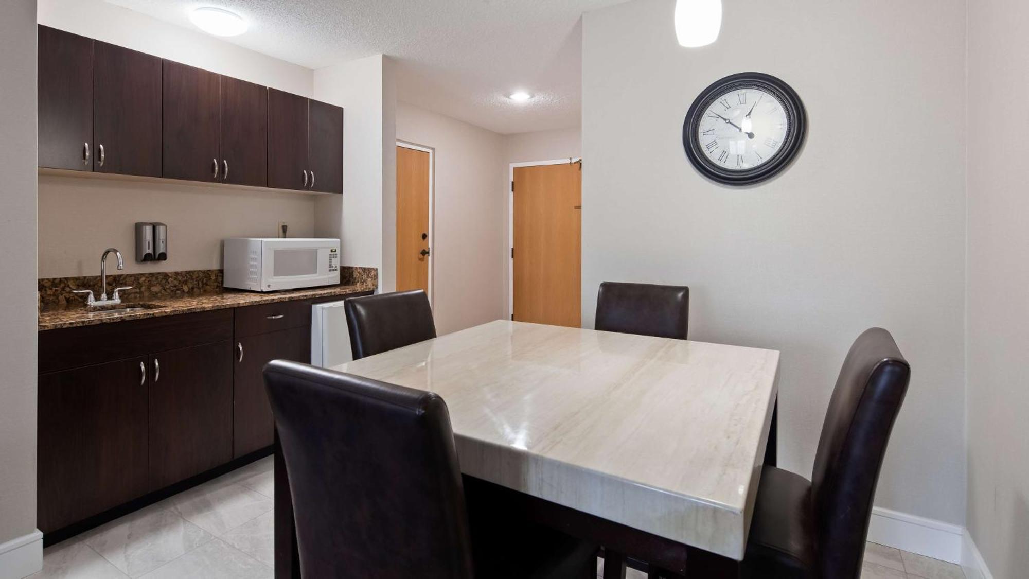 Best Western Plus Ambassador Suites Venice Gardens Exteriör bild