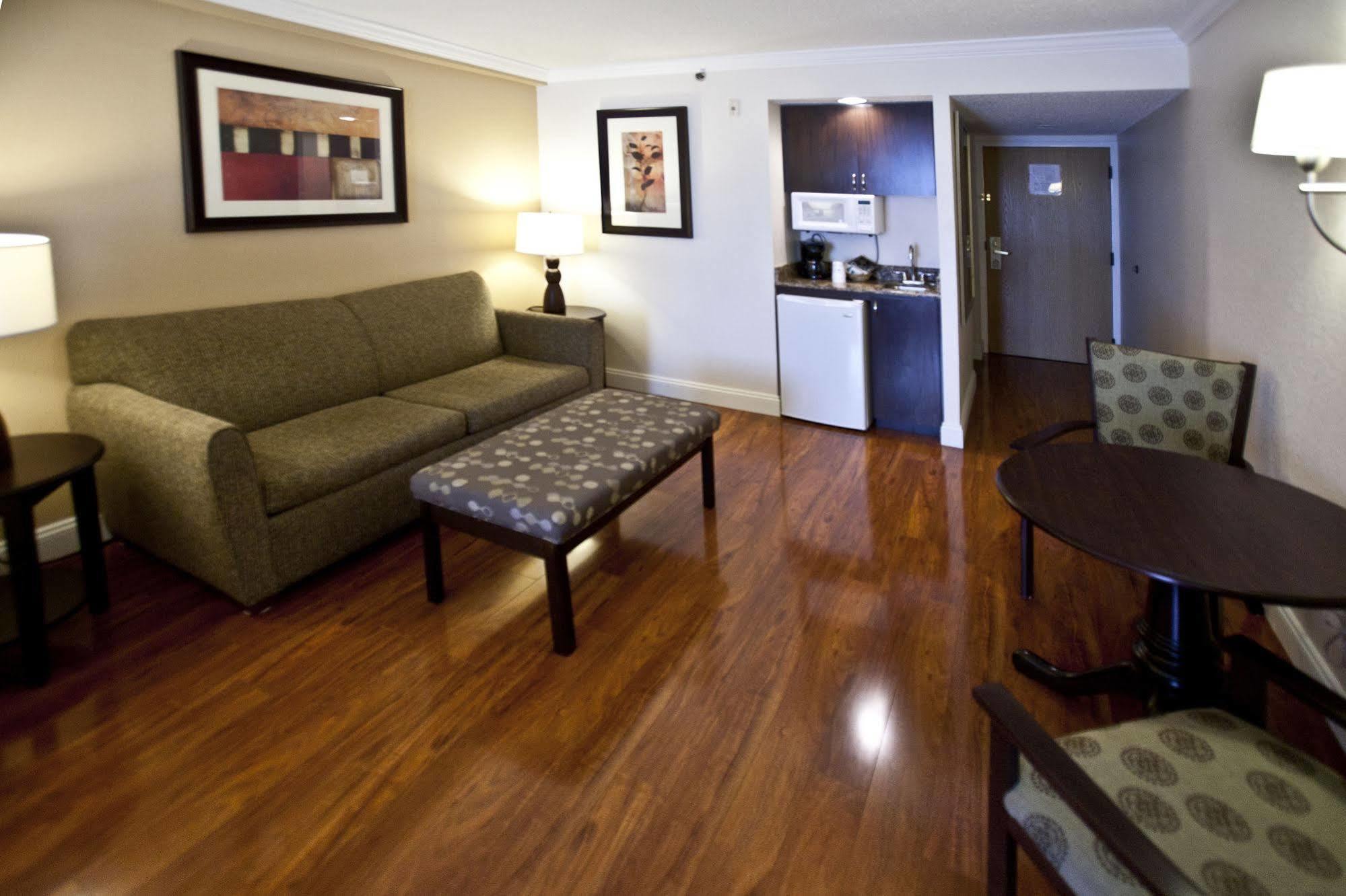 Best Western Plus Ambassador Suites Venice Gardens Exteriör bild
